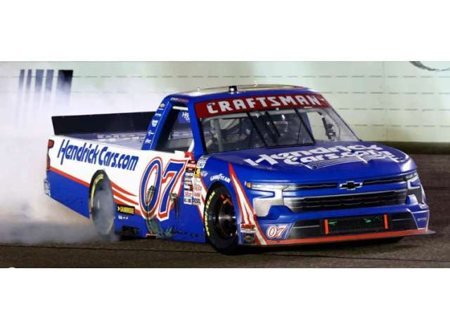 Chevrolet Silverado #07 Kyle Larson *HendrickCars.com*, blue/red/white 2025