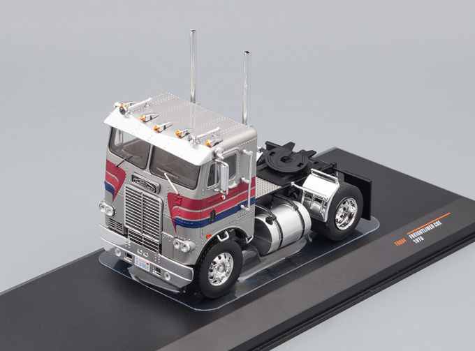 FREIGHTLINER COE Towing Vehicle 1976, silver / blue / red