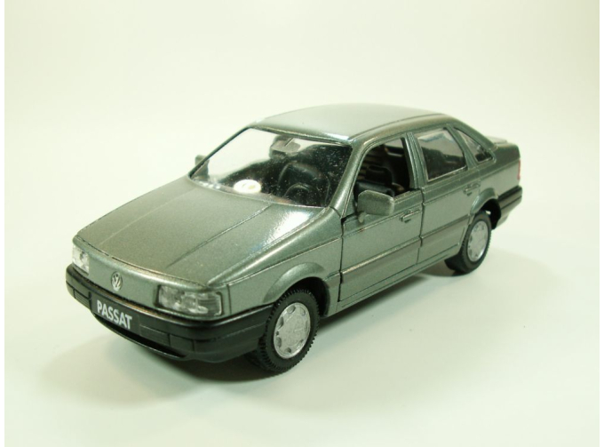 VOLKSWAGEN Passat 4-turig, серый