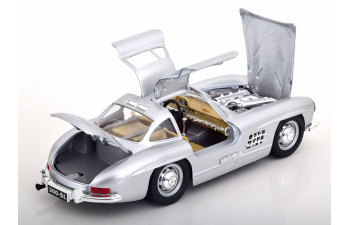 MERCEDES-BENZ 300 SL Gullwing (1954), silver