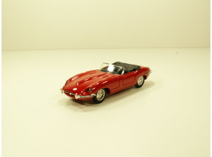 JAGUAR E-Type, красный