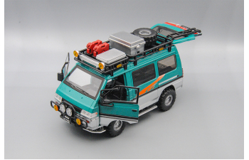 MITSUBISHI Delica, зелёная, 18 см.