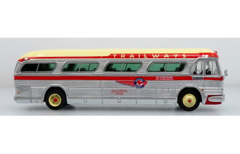 GM PD4104 Coach Continental Trailways (1959), silver/red