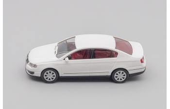 VOLKSWAGEN Passat Limousine, white