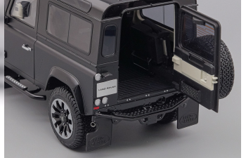 LAND ROVER Defender 90 Works V8 (2018), matt-schwarz