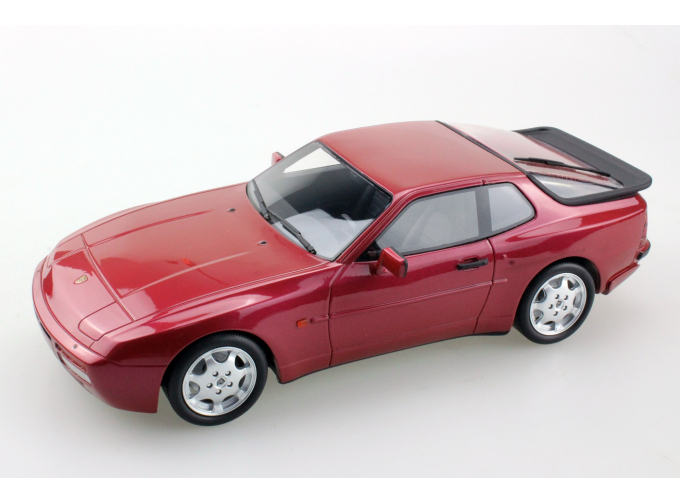 Porsche 944 Turbo S (velvet red)