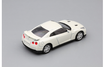 NISSAN GT-R (R35), white