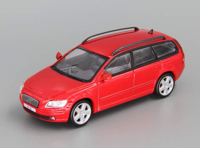 VOLVO V50, red