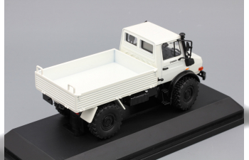 MERCEDES-BENZ Unimog U4000, white