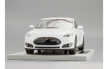 Tesla Model S 2012 (white)