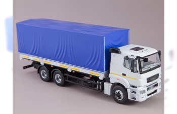 Камский грузовик 65207, белый / синий