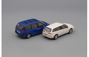 Набор из 2 моделей ALFA ROMEO 156, PEUGEOT 807, white / blue