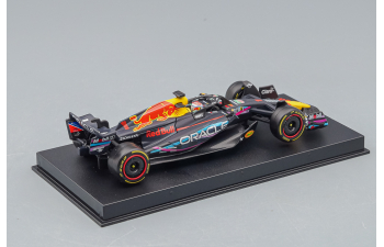 RED BULL F1 Rb19 Team Oracle Red Bull Racing №1 F1 Rb19 Team Oracle Red Bull Racing №1 World Champion Winner Miami Gp (2023) Max Verstappen - With Helmet And Plastic Showcase, Matt Blue