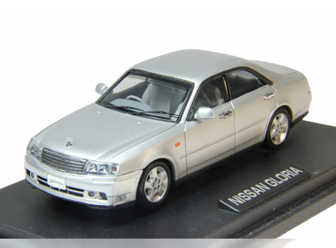 NISSAN Gloria (Y34), platinum silver