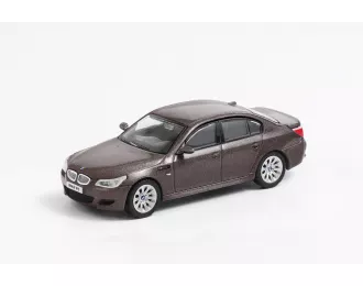 BMW M5 E60 (2004), brown