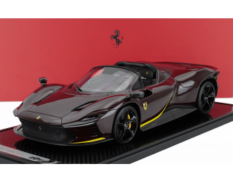 FERRARI Daytona Sp3 Serie Icona Open Roof (2022) - Con Vetrina - With Showcase, Rosso Rubino - Red Yellow