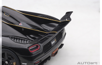 Koenigsegg One:1 2014 (clear carbon fiber/gold stripes)