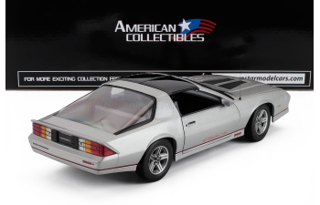 CHEVROLET Camaro IROC (1985), silver