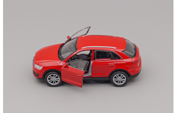 AUDI Q3, red