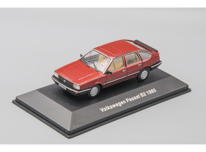 VOLKSWAGEN Passat B2 (1985), red