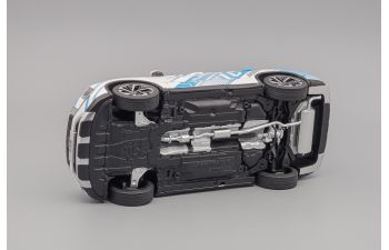 MITSUBISHI Outlander (2023), white / light blue