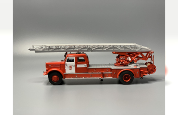 Сборная модель Пожарная автолесница АМ-32(200) колеса смола