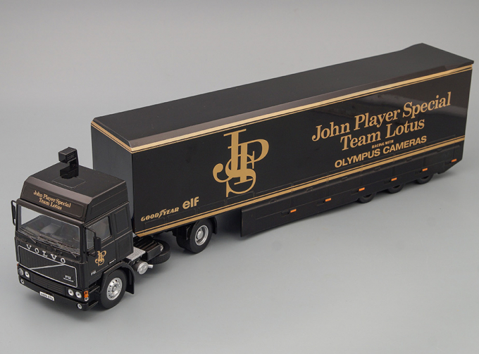 VOLVO F12 Racing transporter JPS Team Lotus 1981