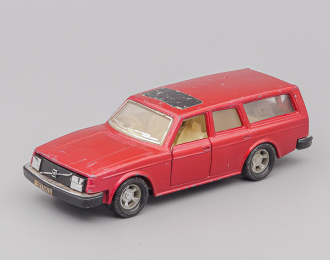 VOLVO 245 Estate, red