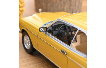 MERCEDES-BENZ 280CE (C123) (1980), Sahara Yellow