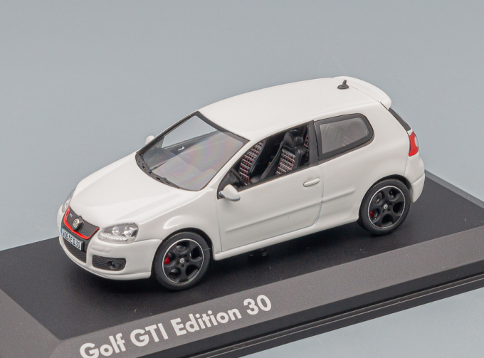 VOLKSWAGEN Golf V GTi Edition 30 years, white