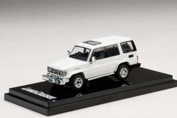 TOYOTA Land Cruiser 70 ZX 4 Door (2001), white