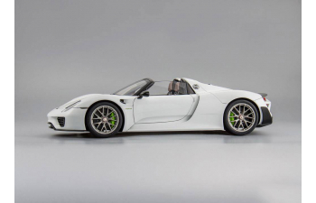 PORSCHE 918 Spyder Weissach Package (2013), glossy white