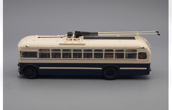 МТБ 82Д троллейбус (1947-1951), бежево-синий