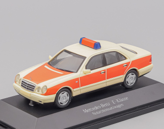 MERCEDES-BENZ E-Klasse Notarzteinsatzwagen, beige / pink