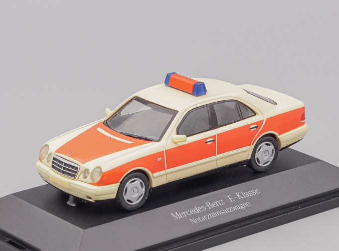 MERCEDES-BENZ E-Klasse Notarzteinsatzwagen, beige / pink