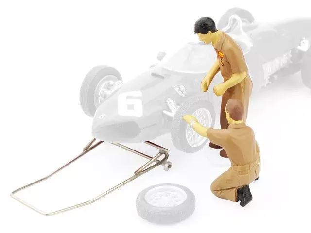 FIGURES 2x Meccanici Scuderia Ferrari F1 156 (1961) - Cambio Gomme, Brown