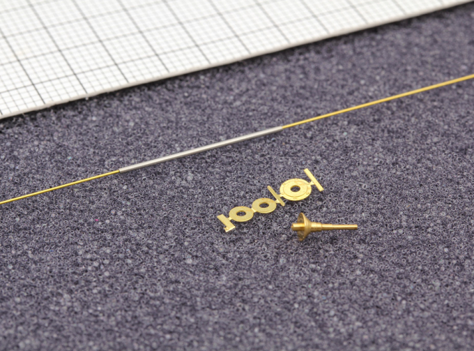 Антенный ввод (радиостанции Р-113) и антенна для советской послевоенной бронетехники 1940-60-х годов: Т-54, Т-55, Т-62, БТР и др. Комплектуется фототравлением