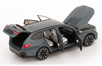 BMW i5 M60 Touring (2024), green metallic