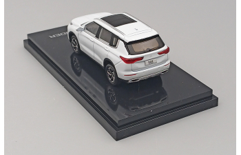 MITSUBISHI Outlander (2022), white