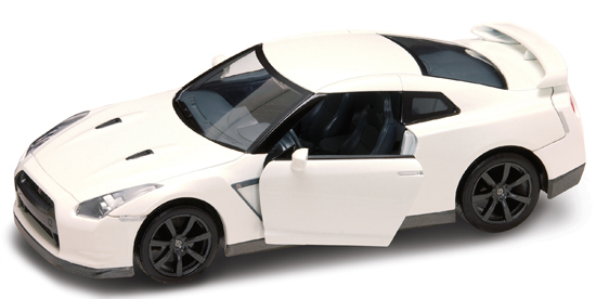 NISSAN GT-R (2009), white