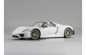 PORSCHE 918 Spyder Weissach Package (2013), glossy white