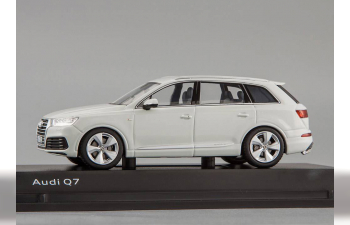 AUDI Q7 (2015), glacier white