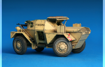 Сборная модель Бронеавтомобиль DINGO Mk.1b BRITISH SCOUT CAR w/CREW