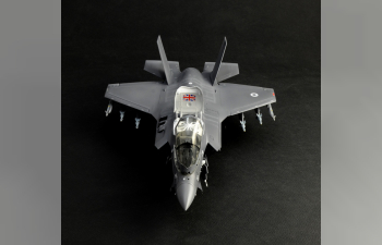 Сборная модель F-35B STOVL version