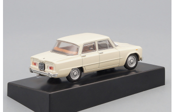 ALFA ROMEO Giulia 1600 Super (1970), beige