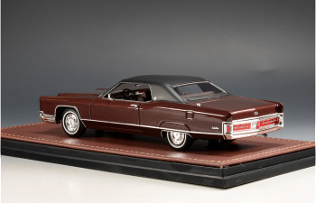 LINCOLN Continental Coupe (1970), Red Stardust Irid