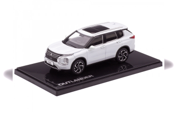 MITSUBISHI Outlander (2022), white