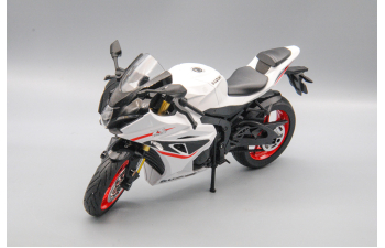 SUZUKI GSX 1000R, белый, 22 см