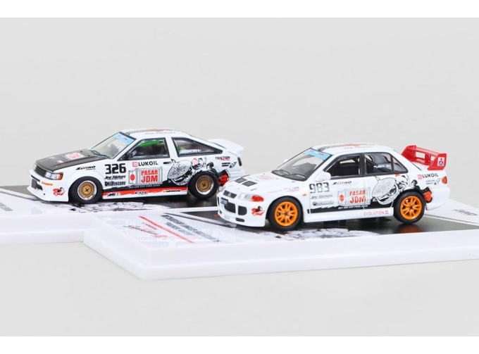 Набор из двух моделей: TOYOTA Corolla AE86 Levin #326 + MITSUBISHI Lancer Evolution III #983 Trackerz Racing