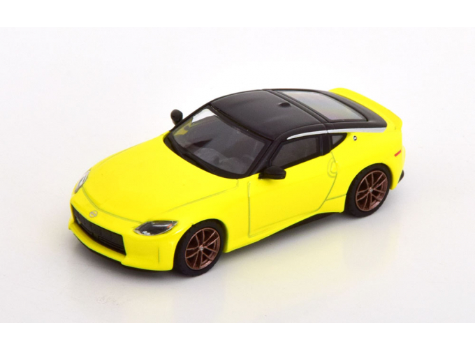 NISSAN Z Proto Spec, yellow metallic black